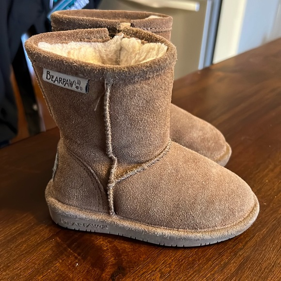 Toddlers size 7 Bearpaw Boots - Picture 1 of 5